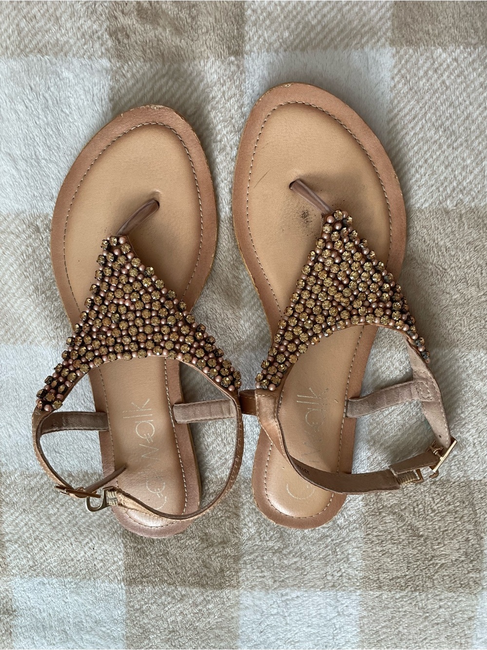 Catwalk Womens size 9 Beaded T-strap Sandals in Rose Gold